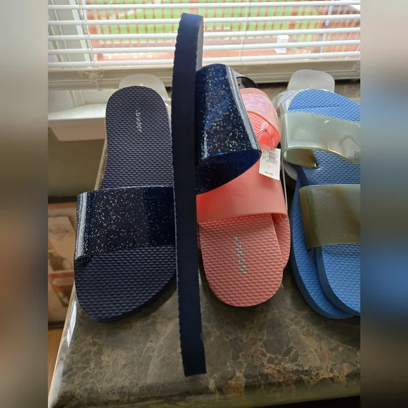 Old Navy Slides Bundle Of 7 pair Sz 8 - Picture 3 of 4